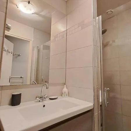 Au Centre Du Village * Lagrave