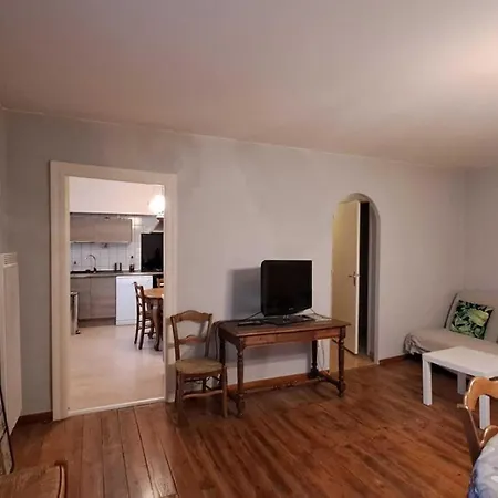 Au Centre Du Village Holiday home