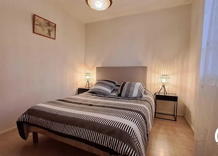 Au Centre Du Village *