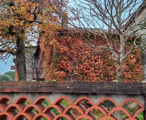 Au Centre Du Village * Lagrave